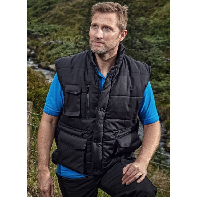 Model wearing ORN Eider Bodywarmer
