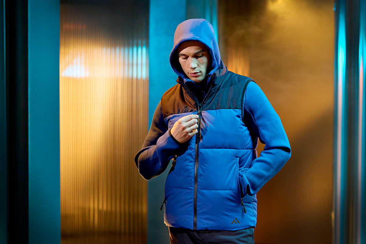 Model wearing coordinated Portwest KX3 workwear