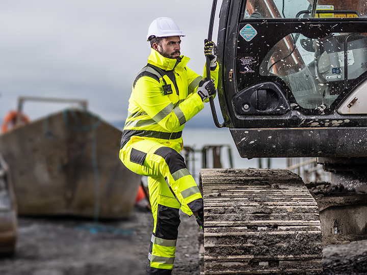 Worker wearing a Portwest PW3 coverall