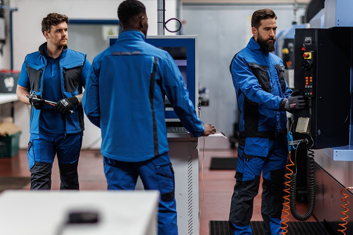 Worker wearing coordinated Portwest WX3 technical workwear