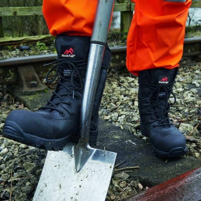Safety boots for construction, engineering, manufacturing, utilities, warehousing, logistics, maintenance and outdoor work