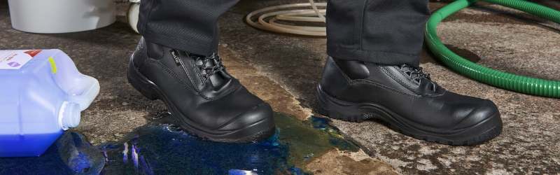 Buying Safety Boots for Work: 5 Considerations for Business Owners and Employees Alike